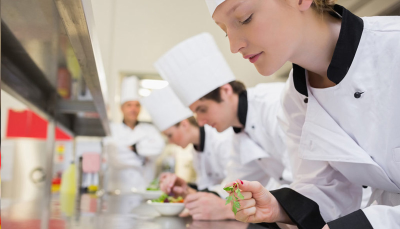 Laboratori di servizi enogastronomici, settore sala e vendita (B-21). Ecco i titoli d’accesso