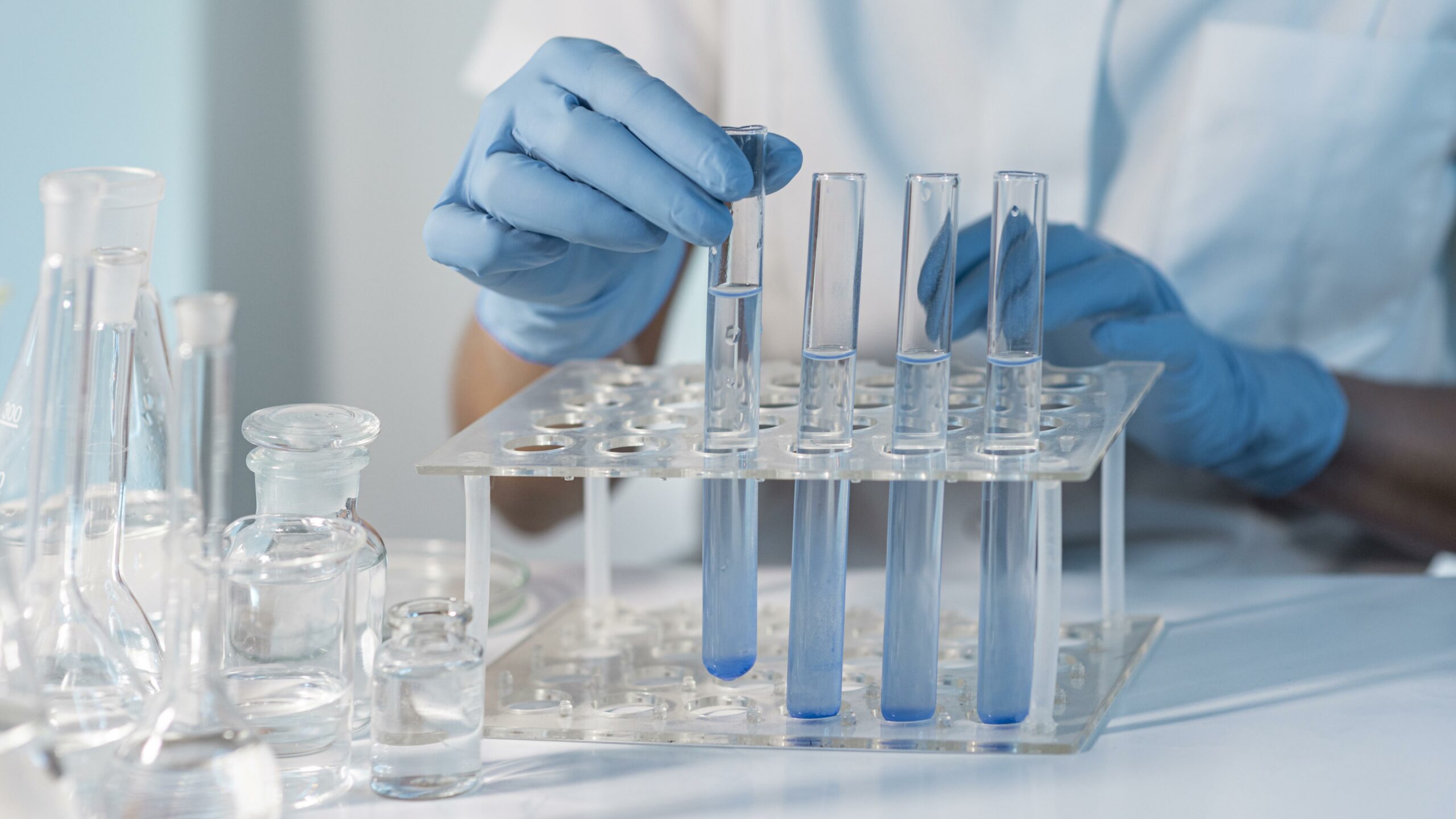 Laurea in Chimica e Farmacia (V.O.), ecco la classe di concorso accessibile e gli indirizzi nei quali insegnare