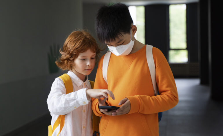 Smartphone in classe, il Ministero avvia una rilevazione nazionale