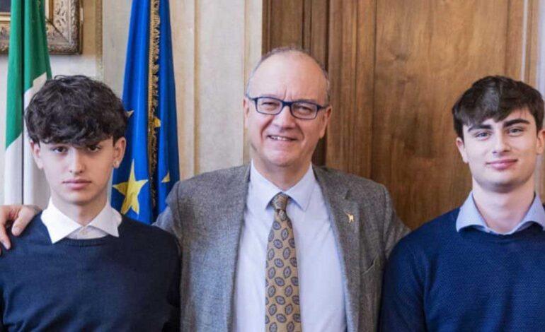 Restituirono 1.000 euro: lodati da Valditara