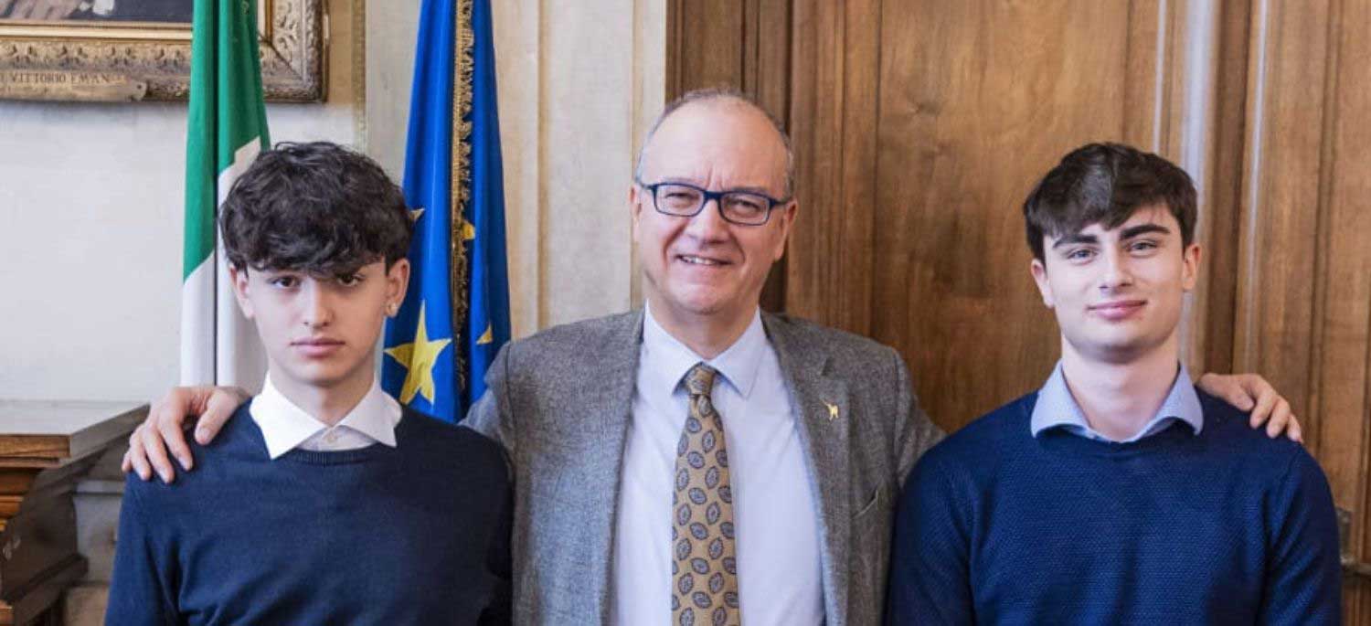 Restituirono 1.000 euro: lodati da Valditara