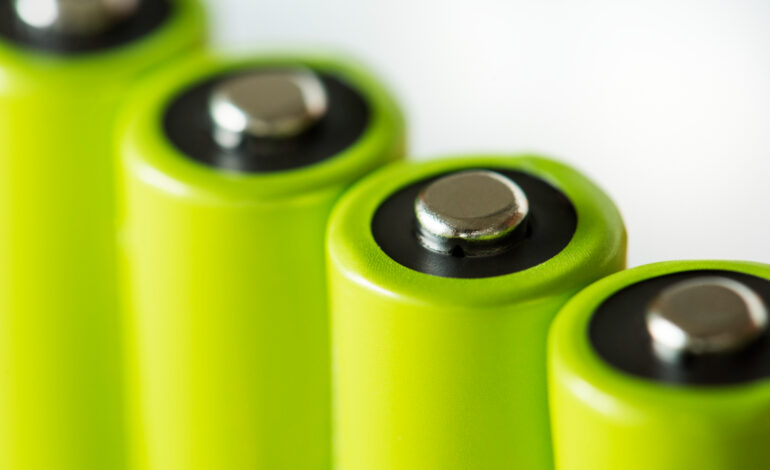 Asilo nido nel Lucchese, bambino ingerisce una pila: ricoverato in osservazione