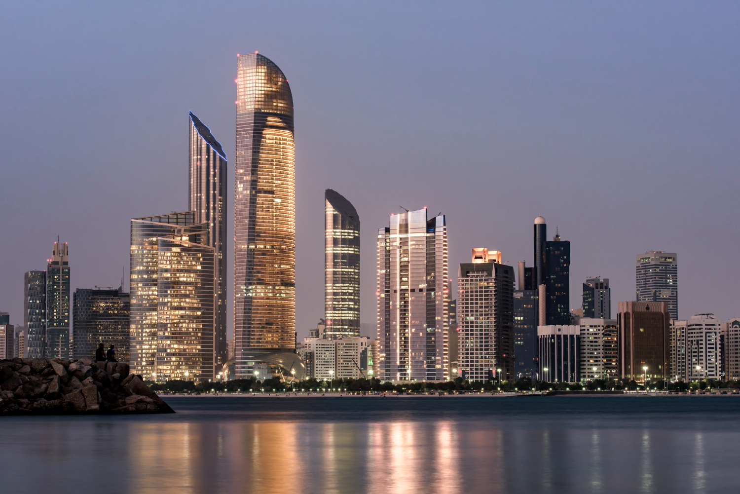 Crisi in Medio Oriente, studenti italiani bloccati a Dubai: cresce la preoccupazione
